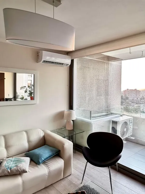 Instalación real: split sobre la ventana del living y unidad exterior en la terraza